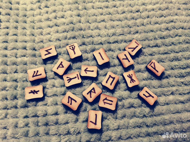 Предсказание на славянских рунах