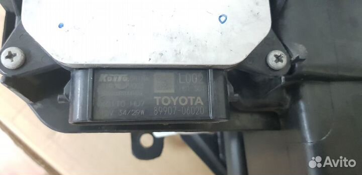 Левая фара toyota camry 70 v70 LED Koito