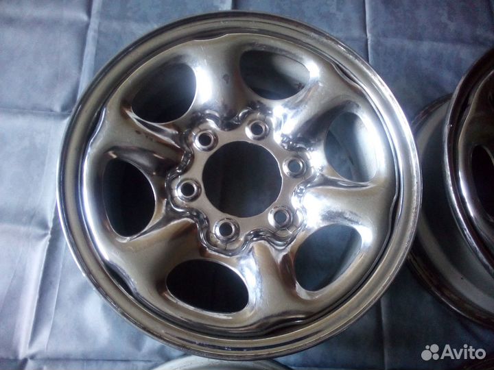 Nissan R15; PCD 6x139.7; ET30; DiA 100