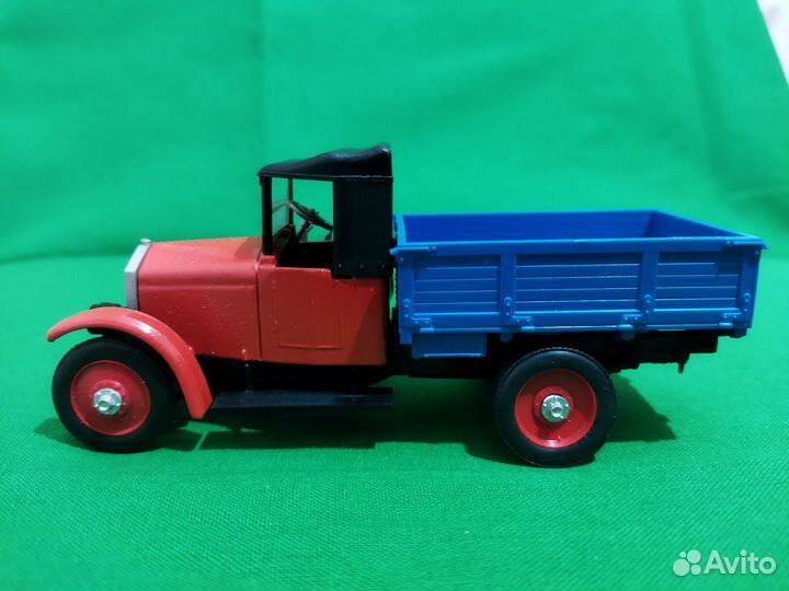 Модель 1/43 амо-Ф15