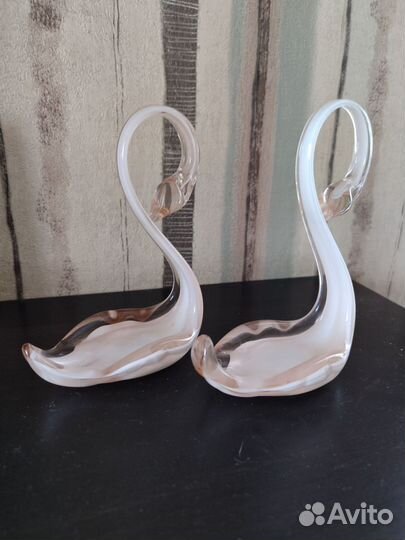 Лебеди. Цветное стекло