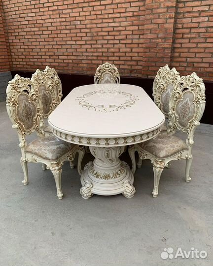 Стол и стулья