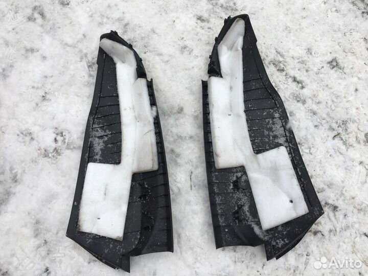 Обшивка задней стойки Volkswagen Tiguan