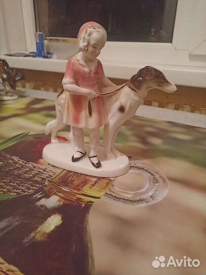 Статуэтка фарфор