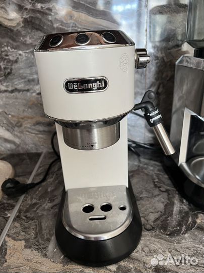 Кофемашина delonghi рожковая dedica