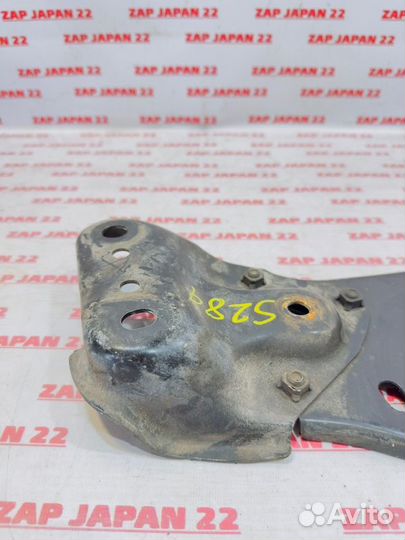 Крепление балки переднее левое Subaru Outback BT