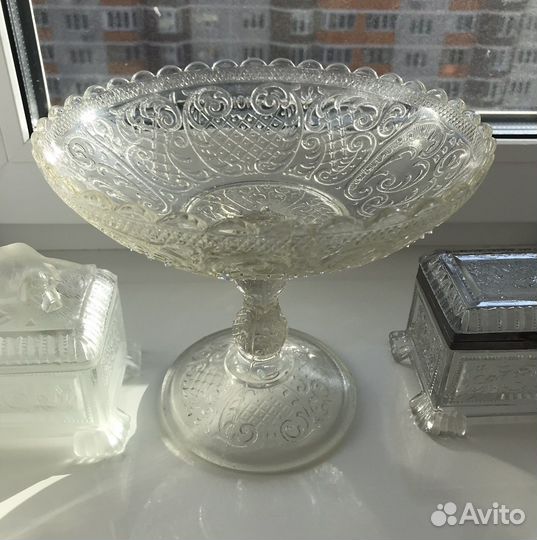 Антикварная ваза для фруктов