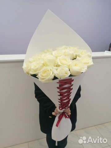 Букет высоких белых роз