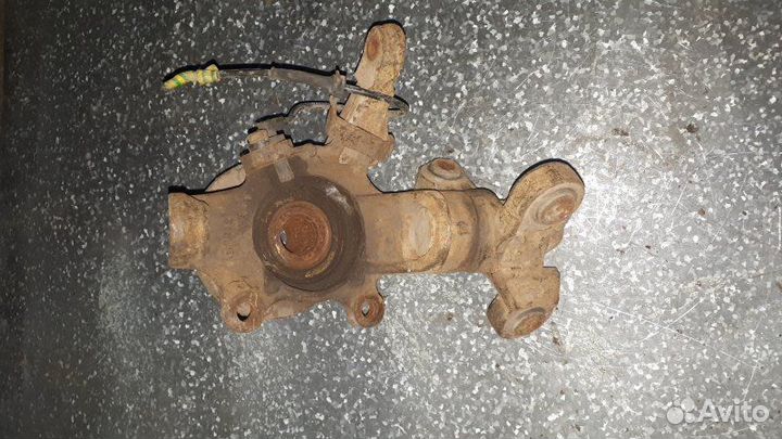 Кулак поворотный передний левый Nissan Primera P12