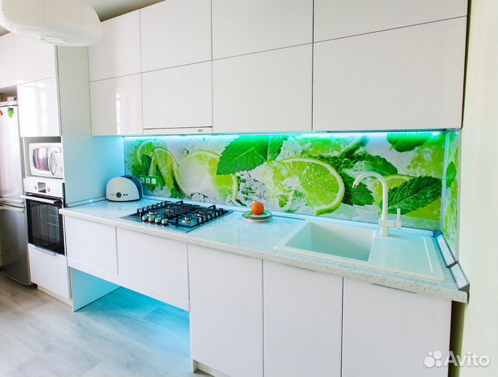 Фартук скинали для кухни из стекла