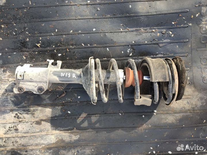 Стойка передняя правая Ниссан Санни n13