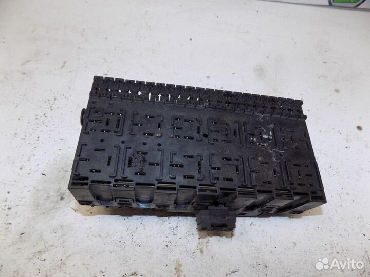 Блок предохранителей Passat B3 1988-1993