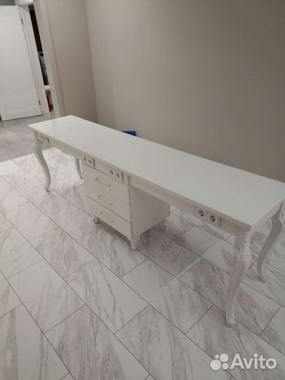 Маникюрный стол кабриоль