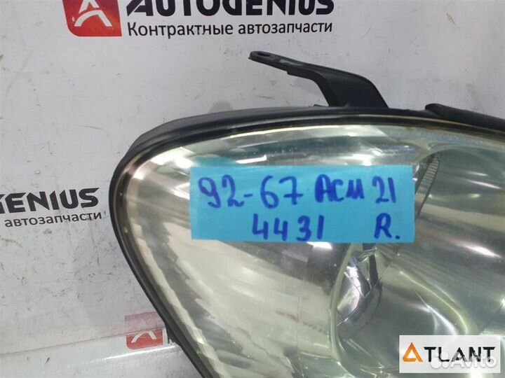 Фара передняя правая toyota ipsum