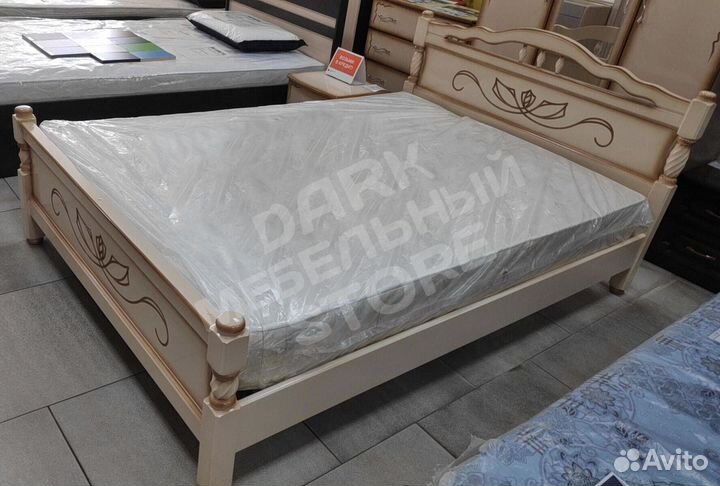 Кровать массив