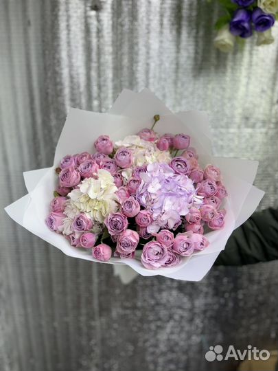 Гортензия и Роза кустовая пионовидная