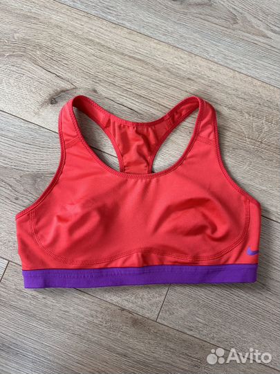 Спортивный топ бра Nike