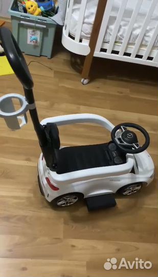 Детская машинка каталка с ручкой