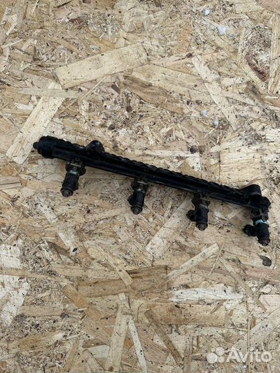 Топливная рампа с Форсунками Skoda Rapid 1,6 CWV