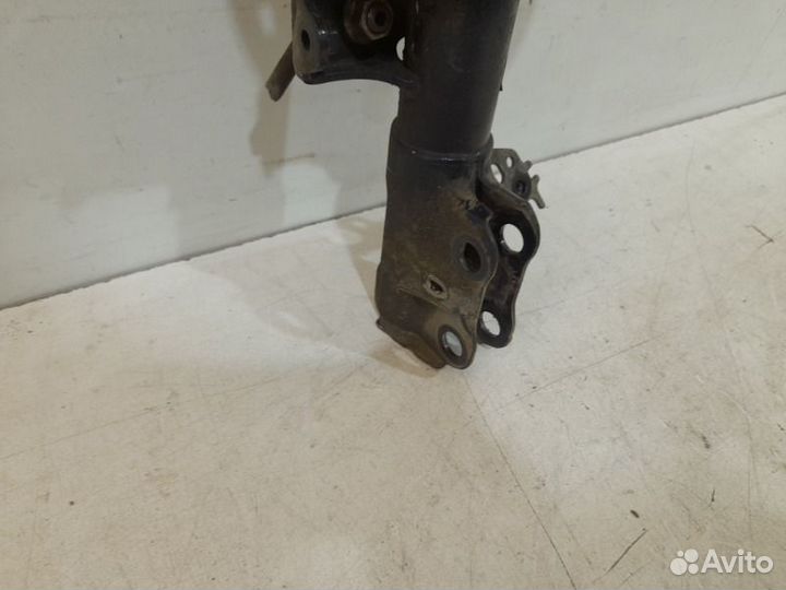 Амортизатор передний правый Toyota Camry V70