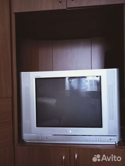 Телевизор LG с плоским экраном