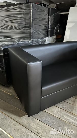 Офисный кожаный диван новый в наличии