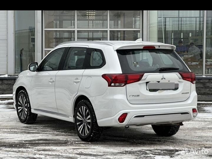 Mitsubishi Outlander 2.0 CVT, 2022, 20 000 км