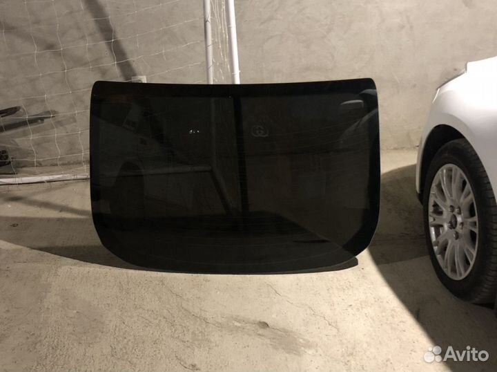 Заднее лобовое стекло(В плёнке) на Ford Focus 3