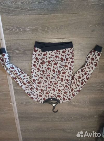 Много мужской одежды