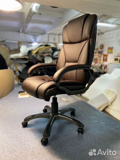 Офисное кресло