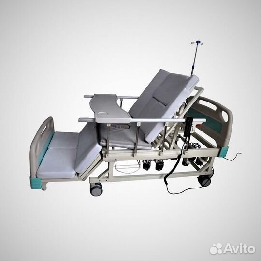 Медицинская кровать для лежачих больных с пультoм