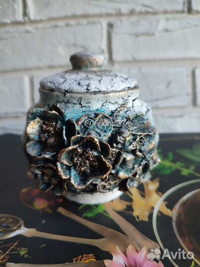 Банка с крышкой ручной работы