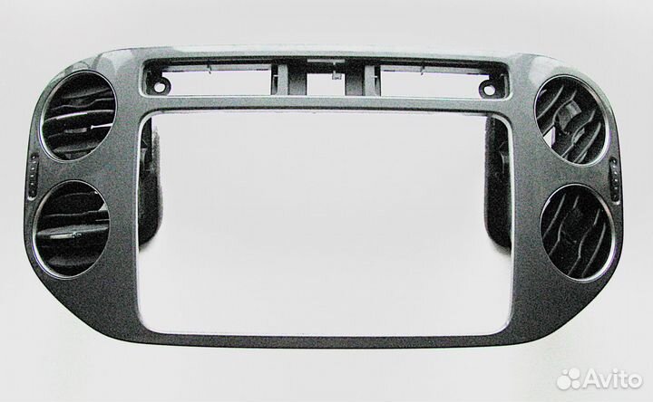 Рамка магнитолы Volkswagen Tiguan
