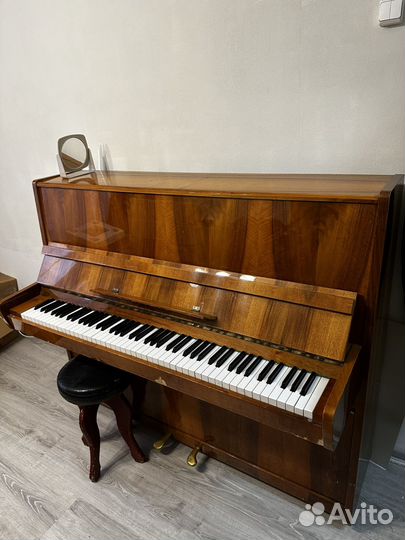 Пианино, фортепиано Красный октябрь