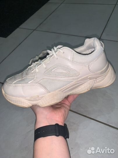 Кроссовки женские 39