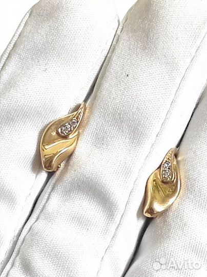 Серьги с синтетическим камнем Золото