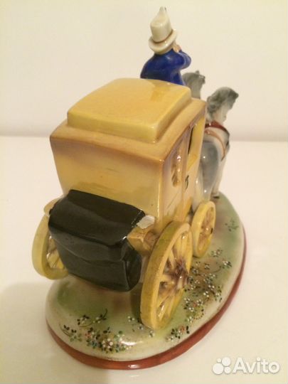 Статуэтка фарфоровая 