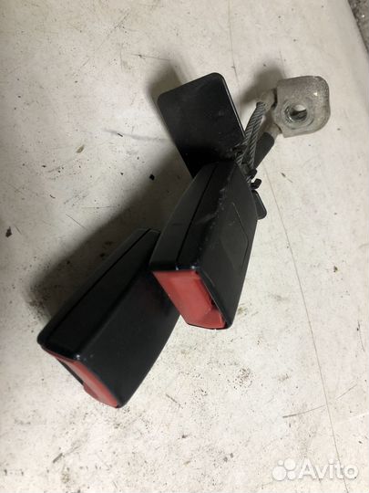 Задний замок ремня Volkswagen Passat B5