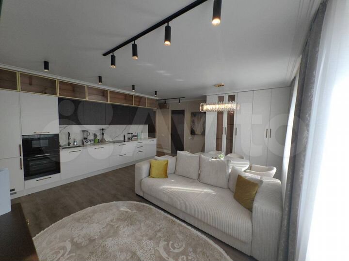 3-к. квартира, 90 м², 15/17 эт.