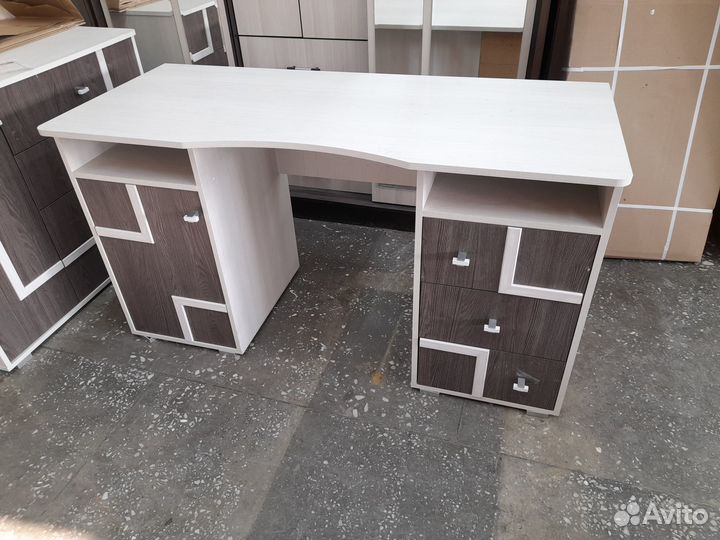 Письменный стол. Новый