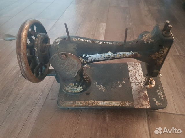 Старинная швейная машинка Singer