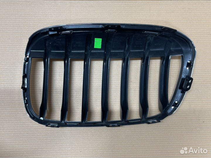 Решетка радиатора правая BMW F48