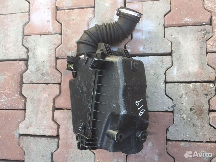 Корпус воздушного фильтра Toyota Avensis T250