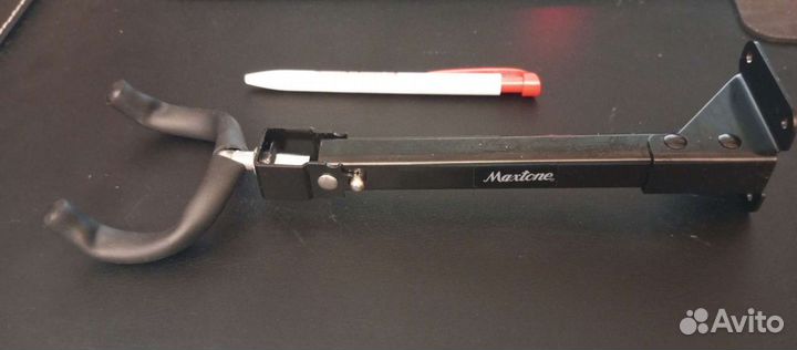 Настенный держатель гитары Maxtone