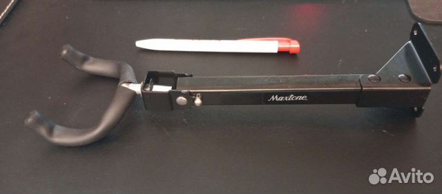 Настенный держатель гитары Maxtone