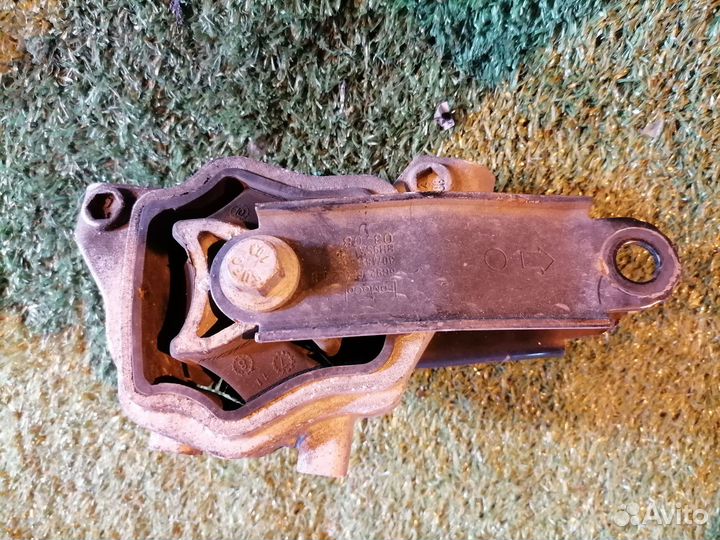 Опора двигателя (подушка двс) 6G92-6L063 Volvo V70