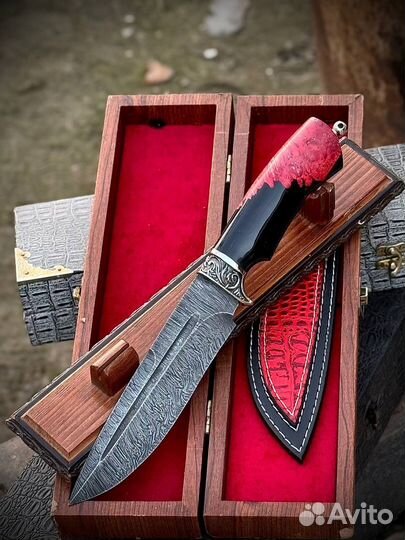 Нож из дамасской стали