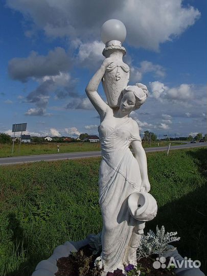 Скульптура девушка с кувшином