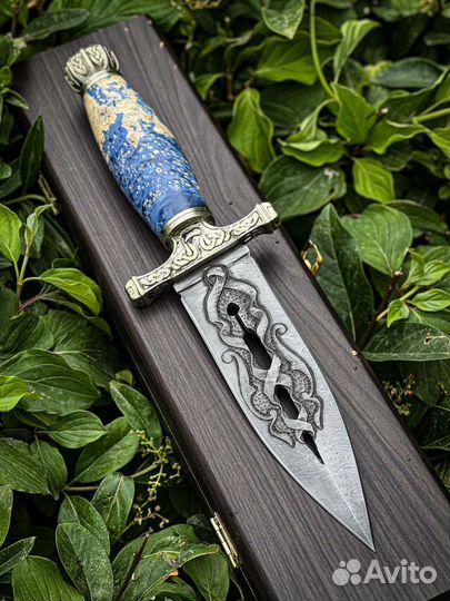 Нож из дамасской стали