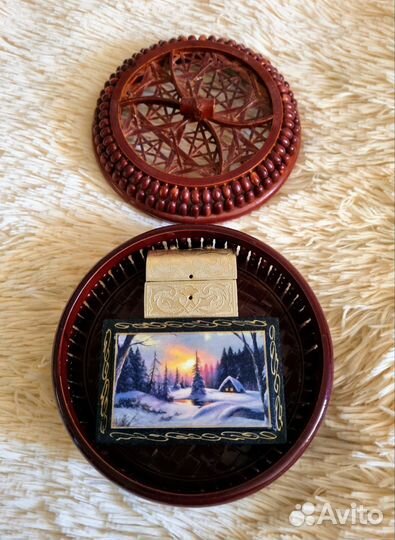 Шкатулка круглая пластик